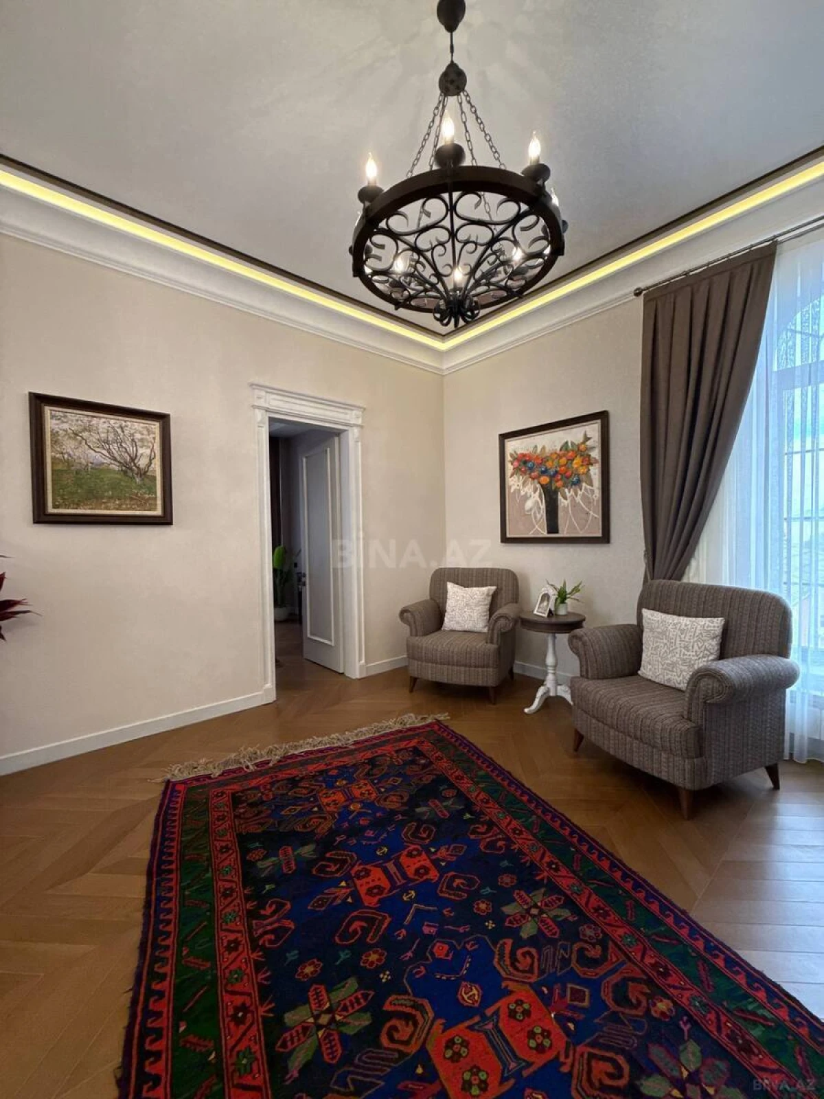 Satılır 8 otaqlı həyət evi 800 m²