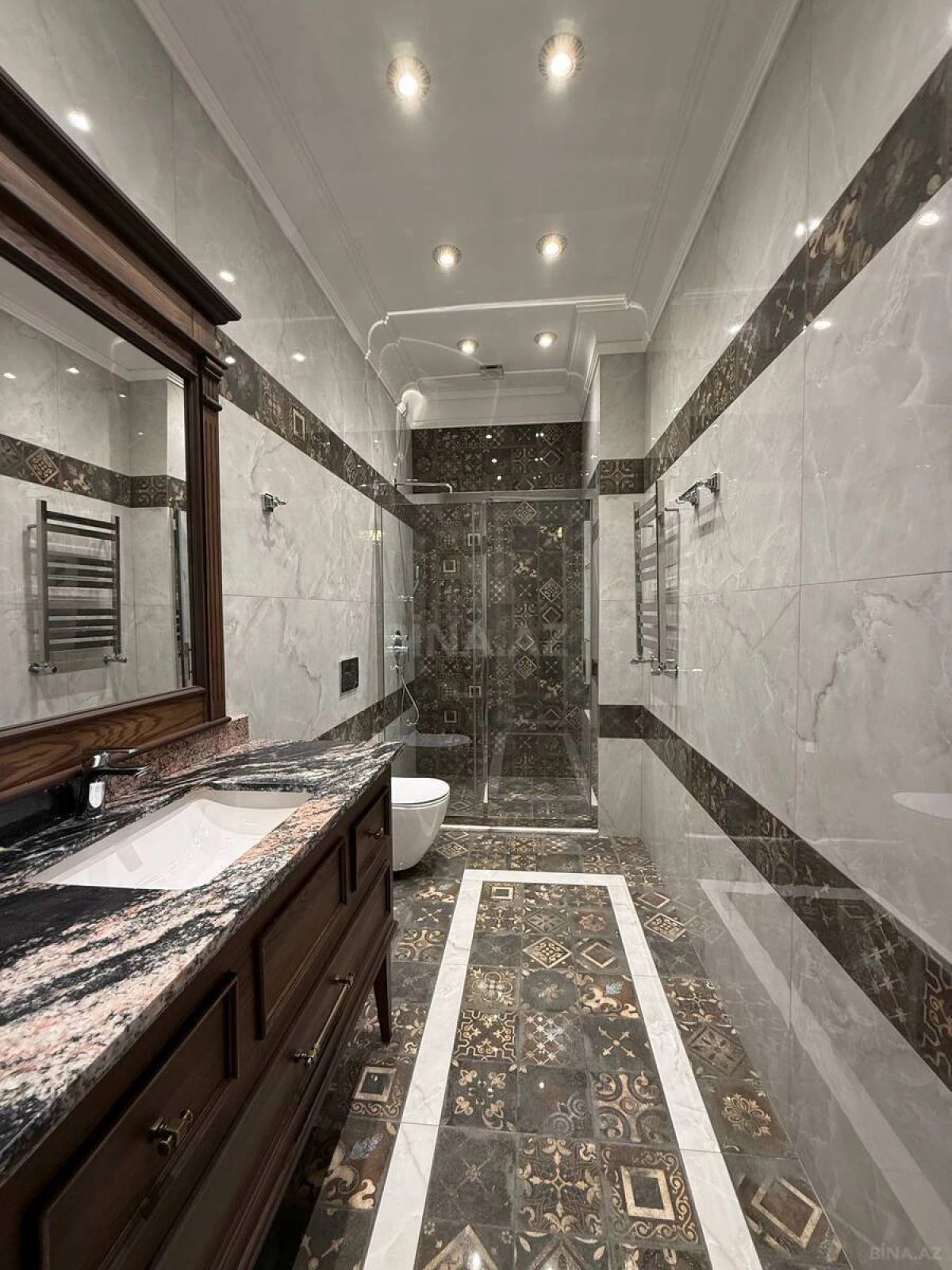 Satılır 8 otaqlı həyət evi 800 m²