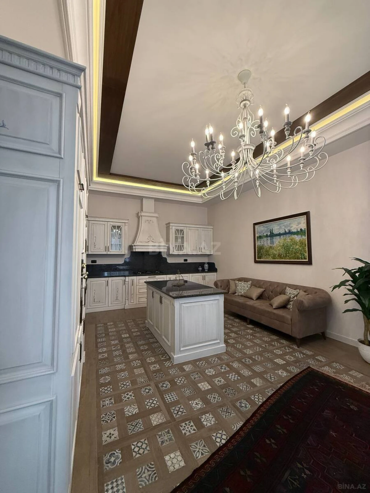 Satılır 8 otaqlı həyət evi 800 m²