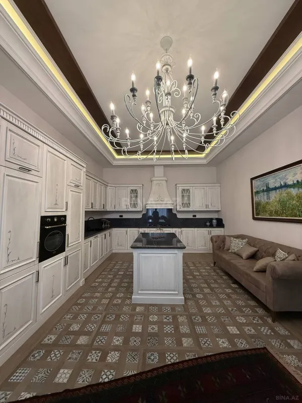 Satılır 8 otaqlı həyət evi 800 m²