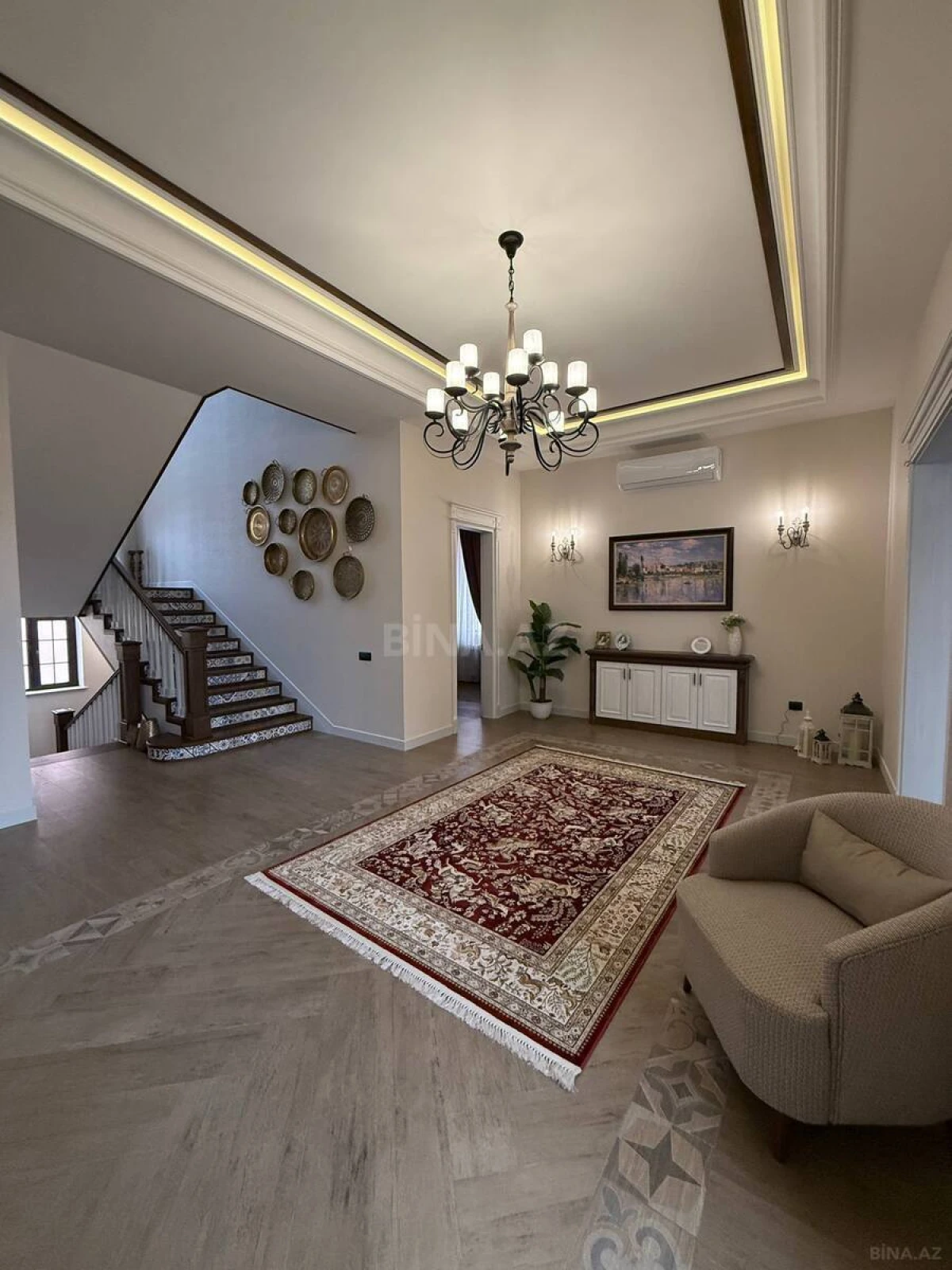 Satılır 8 otaqlı həyət evi 800 m²