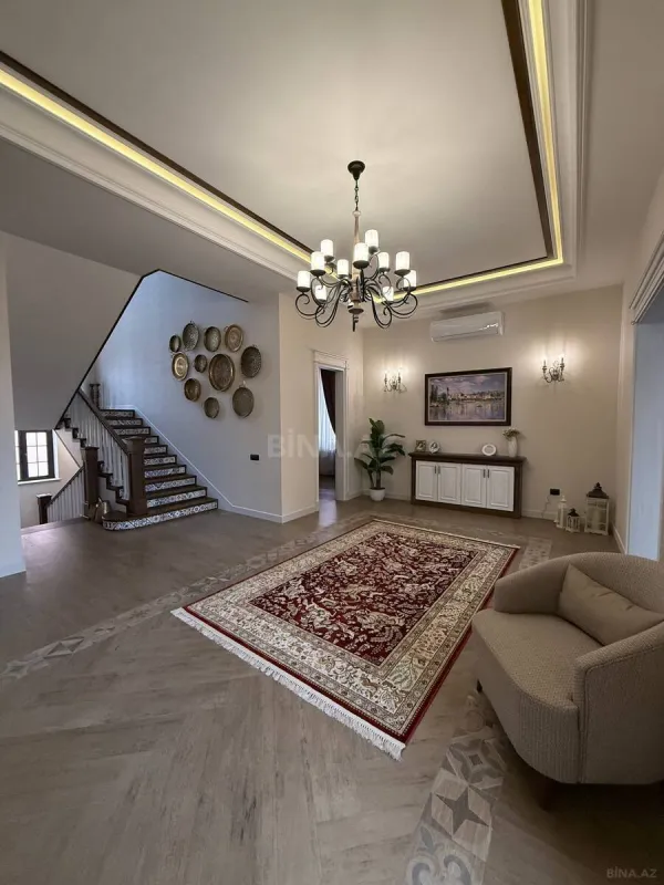 Satılır 8 otaqlı həyət evi 800 m²