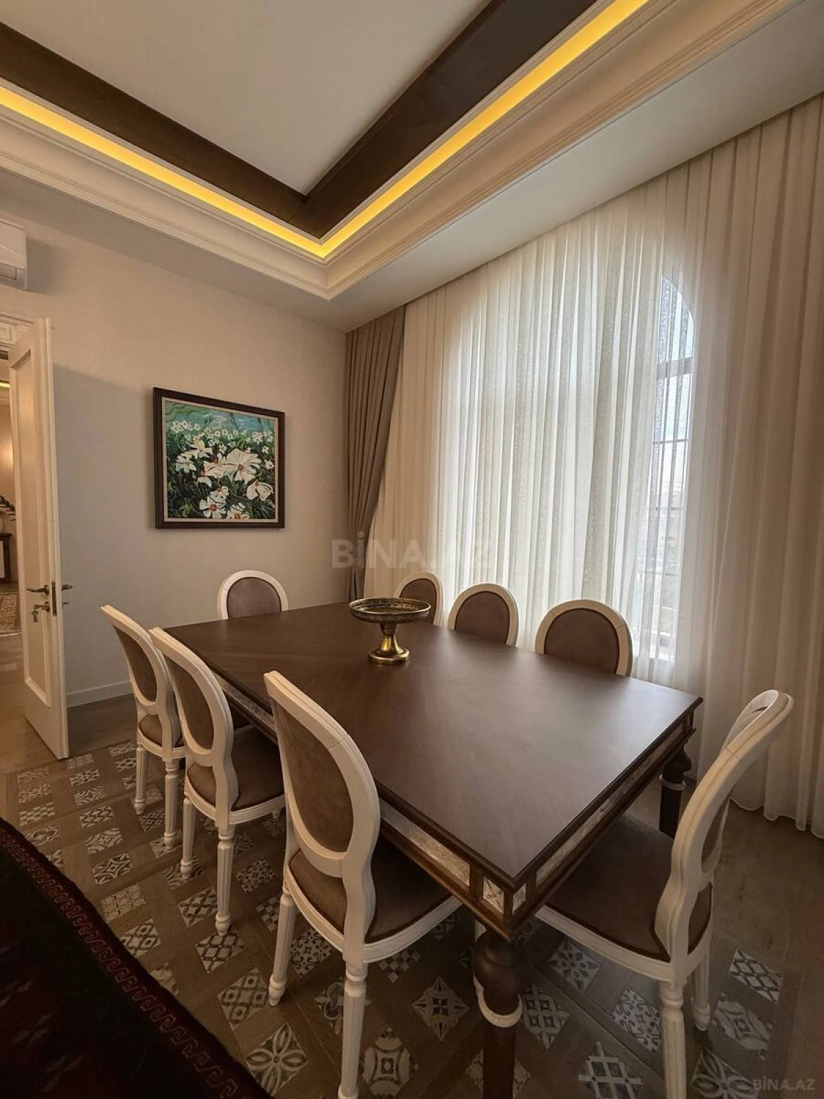 Satılır 8 otaqlı həyət evi 800 m²