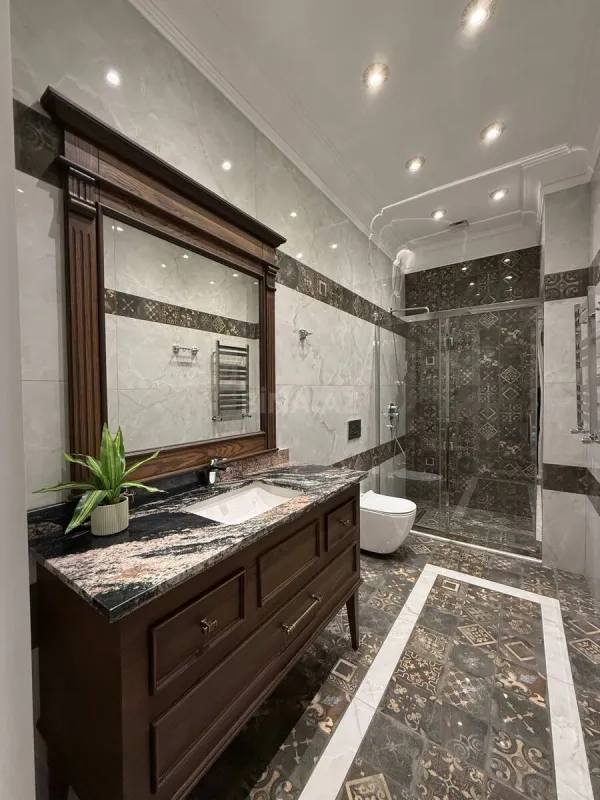 Satılır 8 otaqlı həyət evi 800 m²