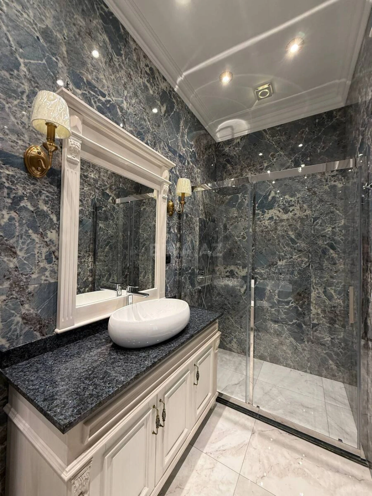 Satılır 8 otaqlı həyət evi 800 m²