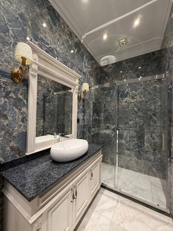 Satılır 8 otaqlı həyət evi 800 m²