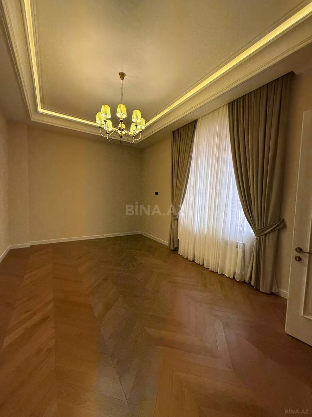 Satılır 8 otaqlı həyət evi 800 m²