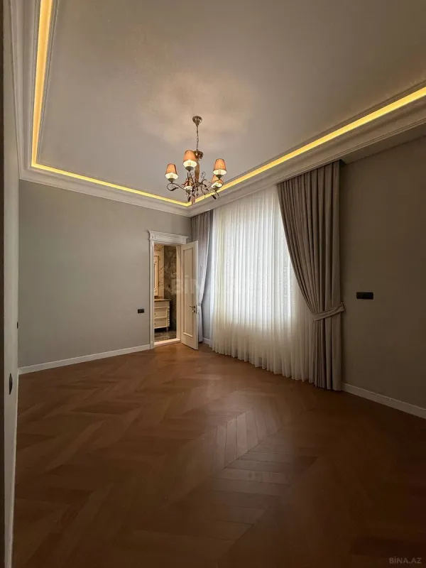 Satılır 8 otaqlı həyət evi 800 m²