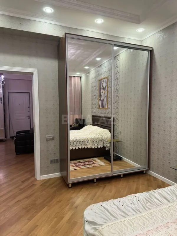 Kirayə verilir 3 otaqlı mənzil 105 m²