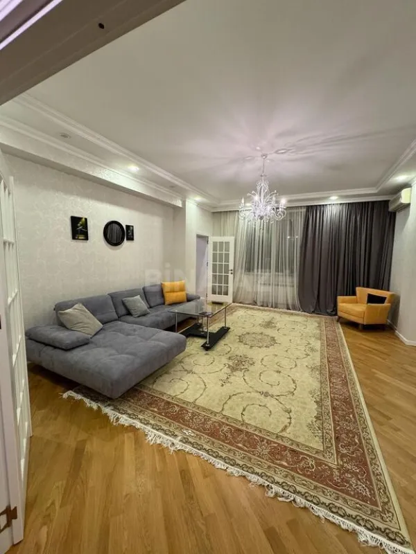 Kirayə verilir 3 otaqlı mənzil 105 m²