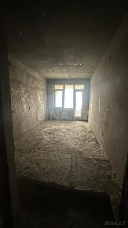Satılır 4 otaqlı mənzil 194 m²