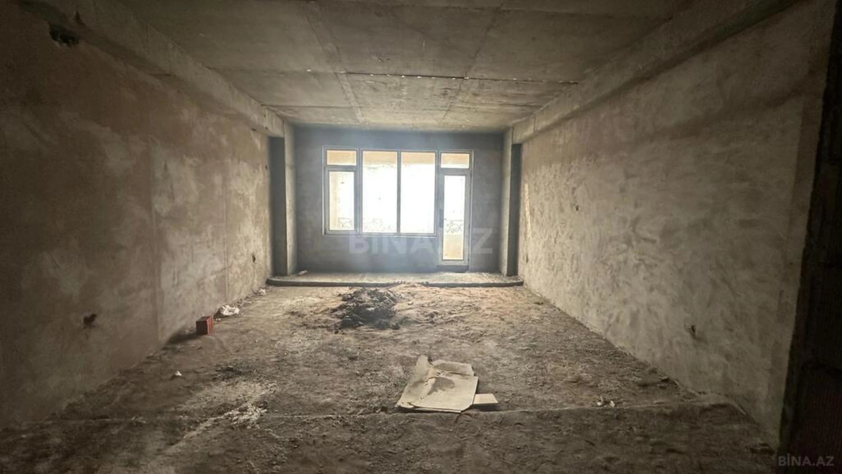 Satılır 4 otaqlı mənzil 194 m²