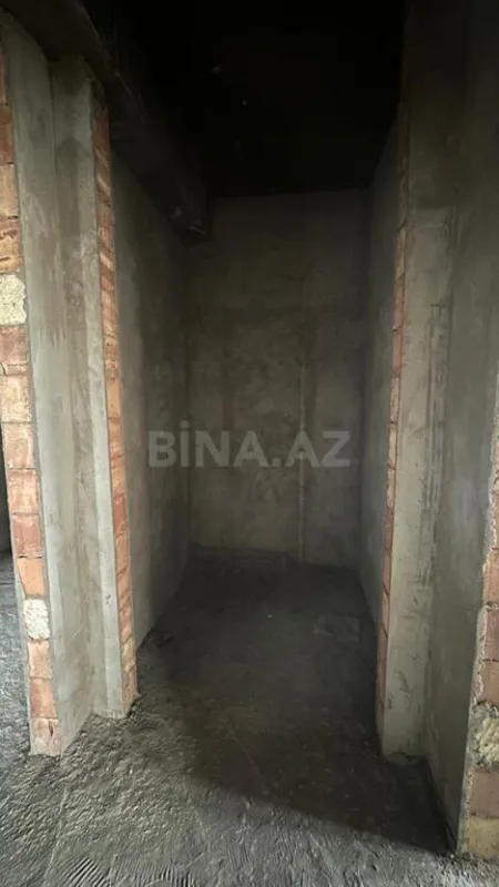 Satılır 4 otaqlı mənzil 194 m²