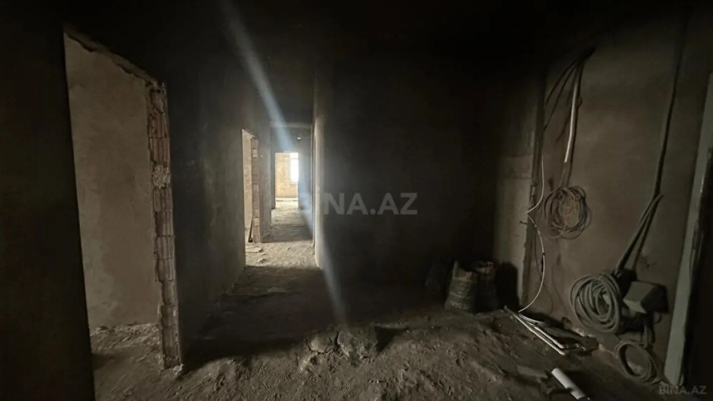 Satılır 4 otaqlı mənzil 194 m²