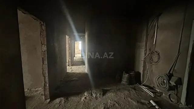 Satılır 4 otaqlı mənzil 194 m²