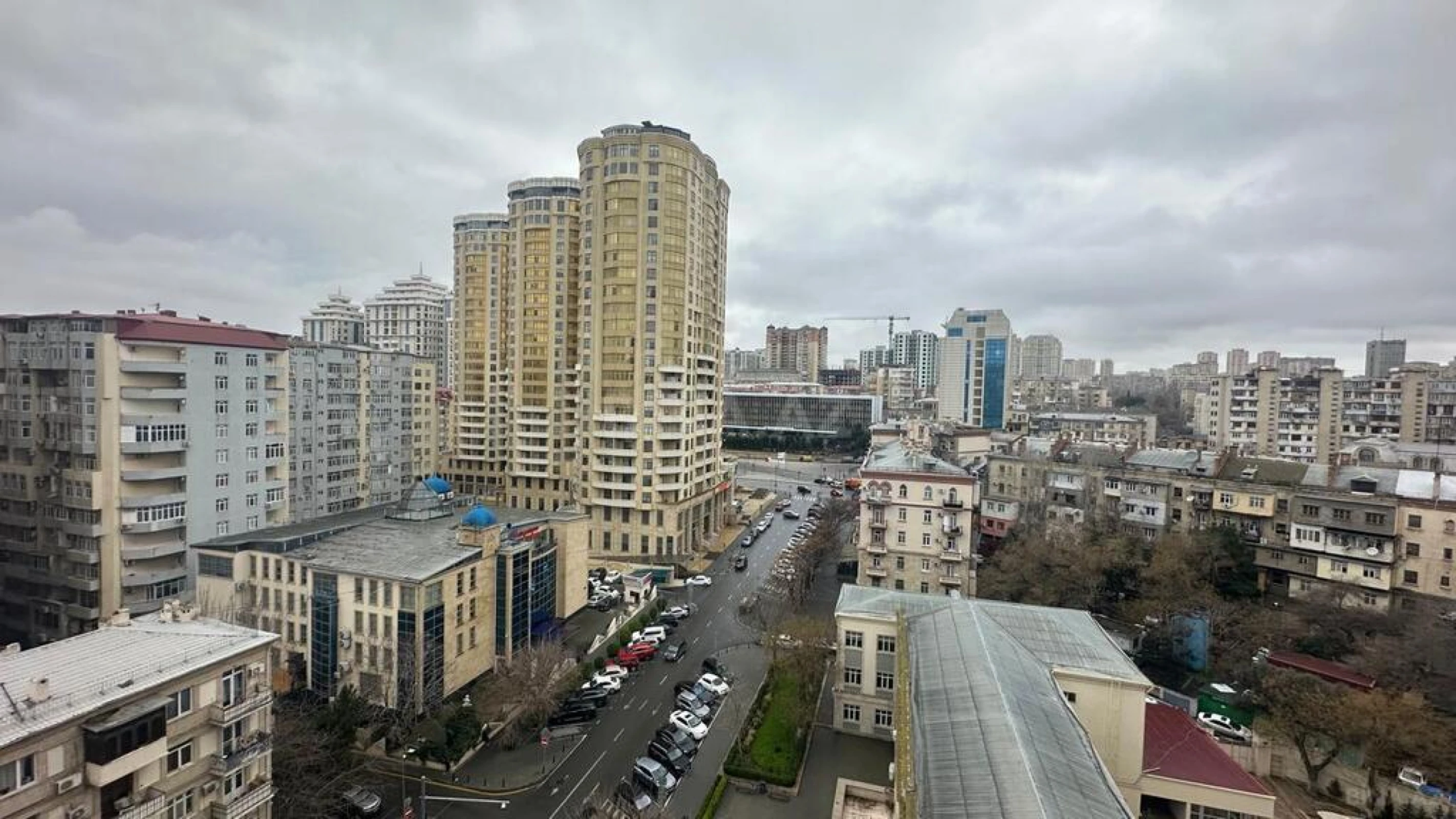 Satılır 4 otaqlı mənzil 194 m²