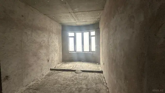 Satılır 4 otaqlı mənzil 194 m²