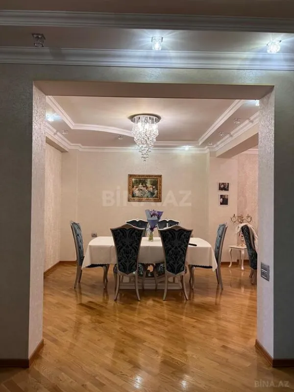 Satılır 3 otaqlı mənzil 165 m²