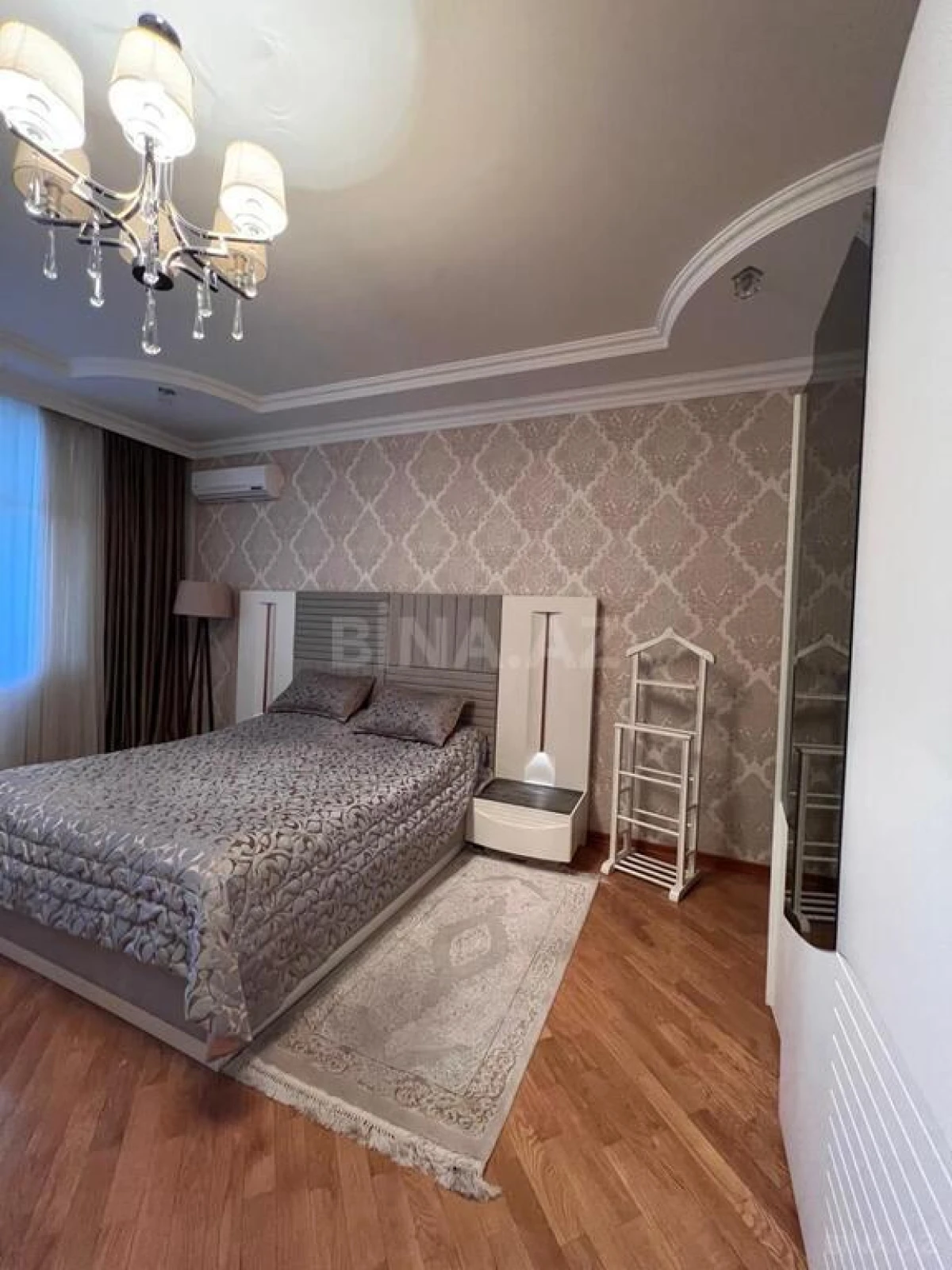 Satılır 3 otaqlı mənzil 165 m²
