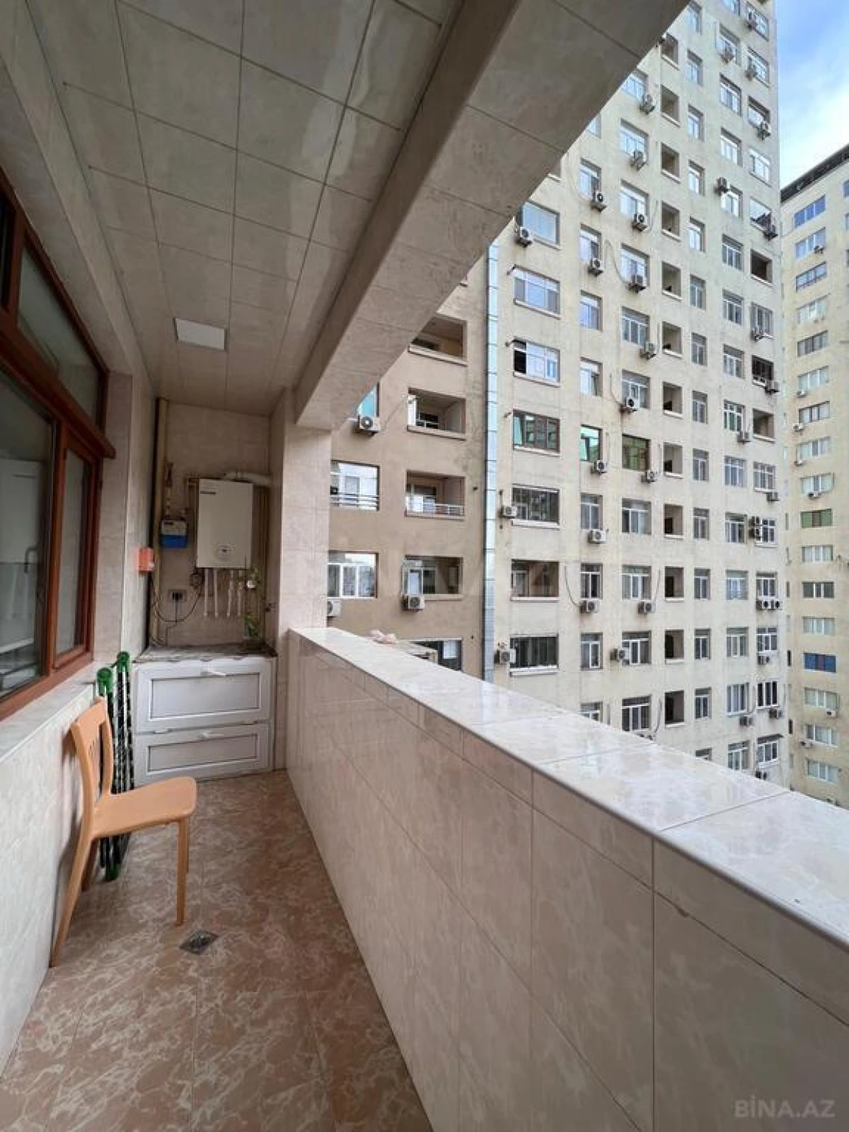 Satılır 3 otaqlı mənzil 165 m²