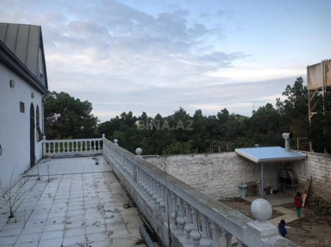 Satılır 7 otaqlı həyət evi 340 m²