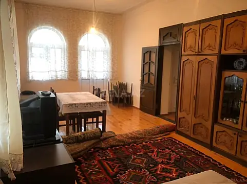 Satılır 7 otaqlı həyət evi 340 m²
