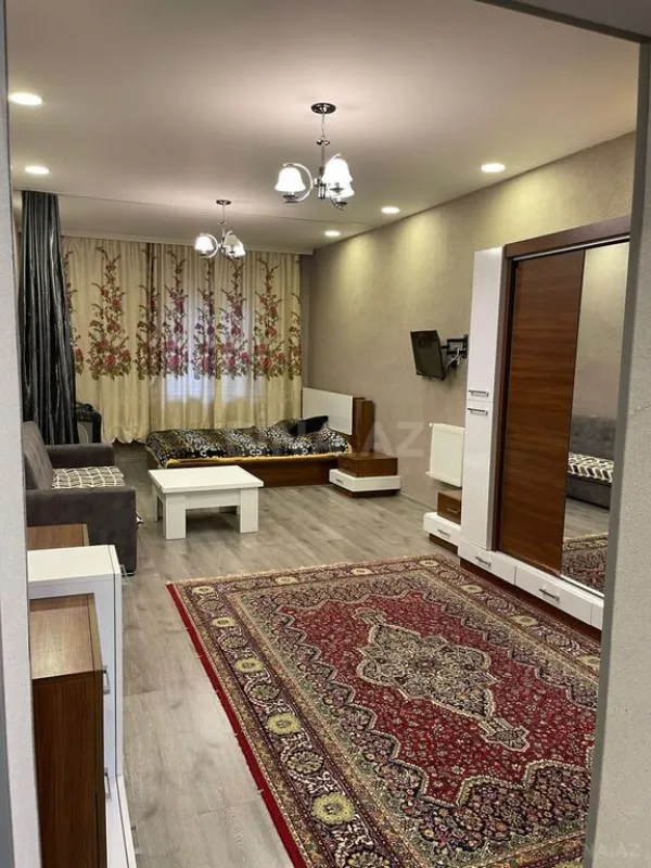 Satılır 7 otaqlı həyət evi 340 m²