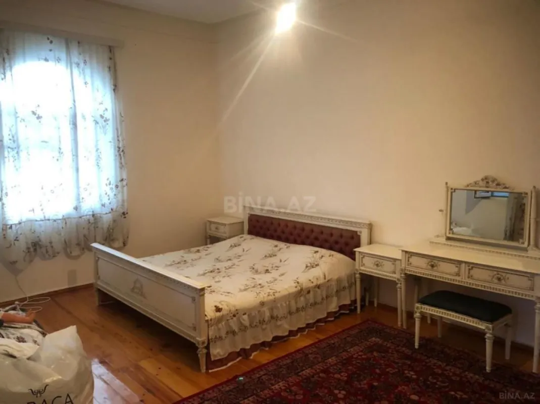 Satılır 7 otaqlı həyət evi 340 m²