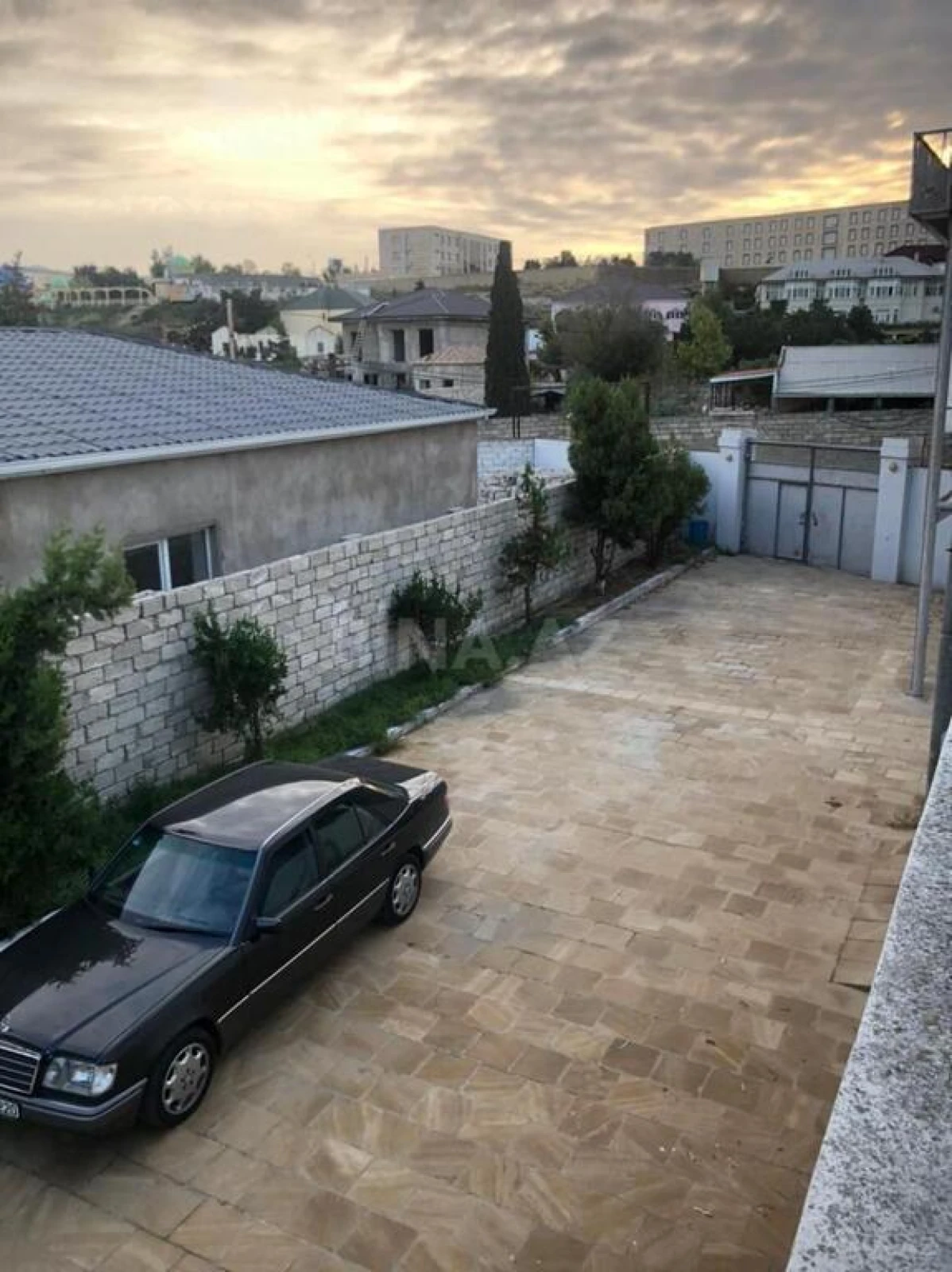 Satılır 7 otaqlı həyət evi 340 m²