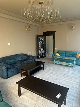 Kirayə verilir 8 otaqlı mənzil 1300 m²