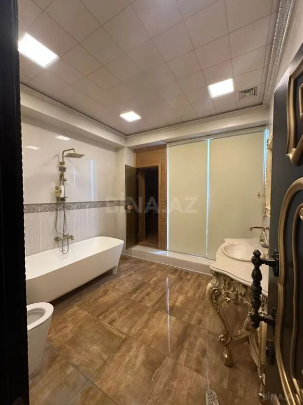 Kirayə verilir 8 otaqlı mənzil 1300 m²