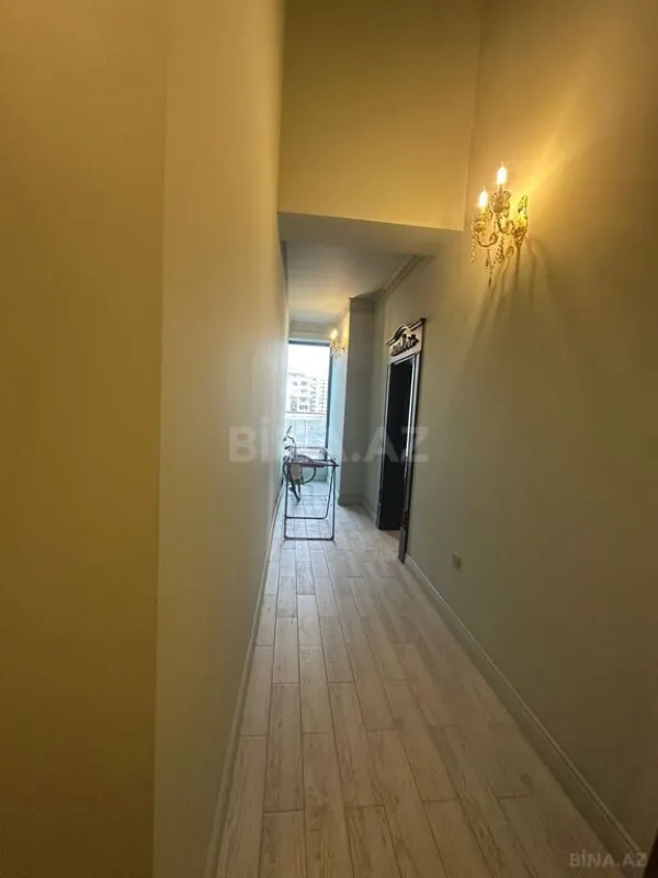 Kirayə verilir 8 otaqlı mənzil 1300 m²