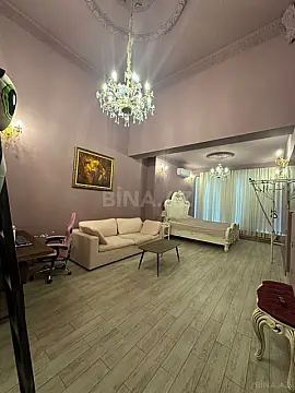 Kirayə verilir 8 otaqlı mənzil 1300 m²