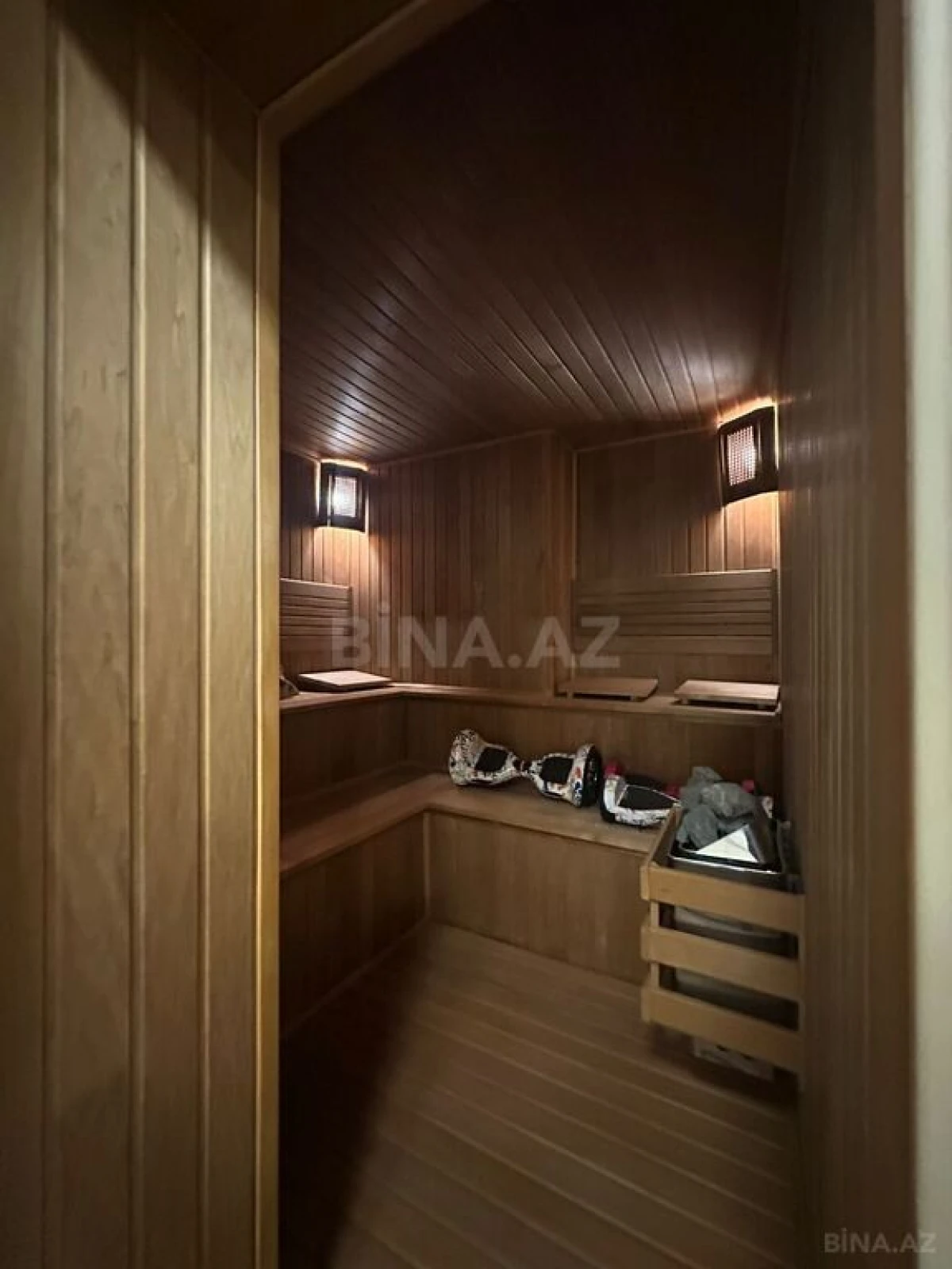 Kirayə verilir 8 otaqlı mənzil 1300 m²