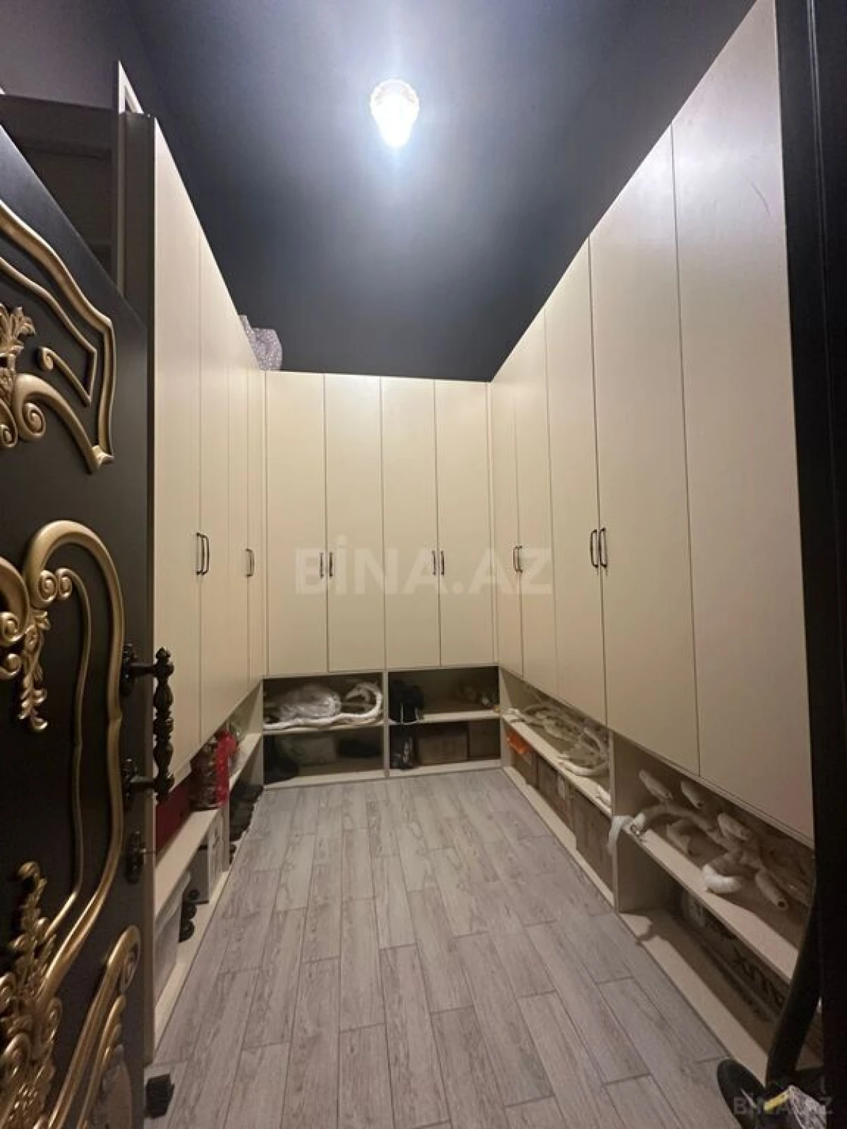 Kirayə verilir 8 otaqlı mənzil 1300 m²