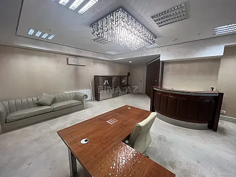 Satılır 4 otaqlı ofis 185 m²