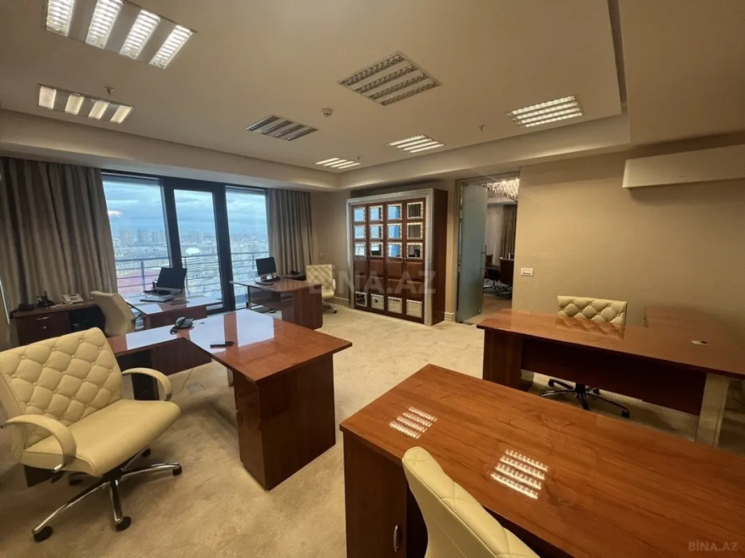 Satılır 4 otaqlı ofis 185 m²