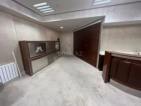 Satılır 4 otaqlı ofis 185 m²