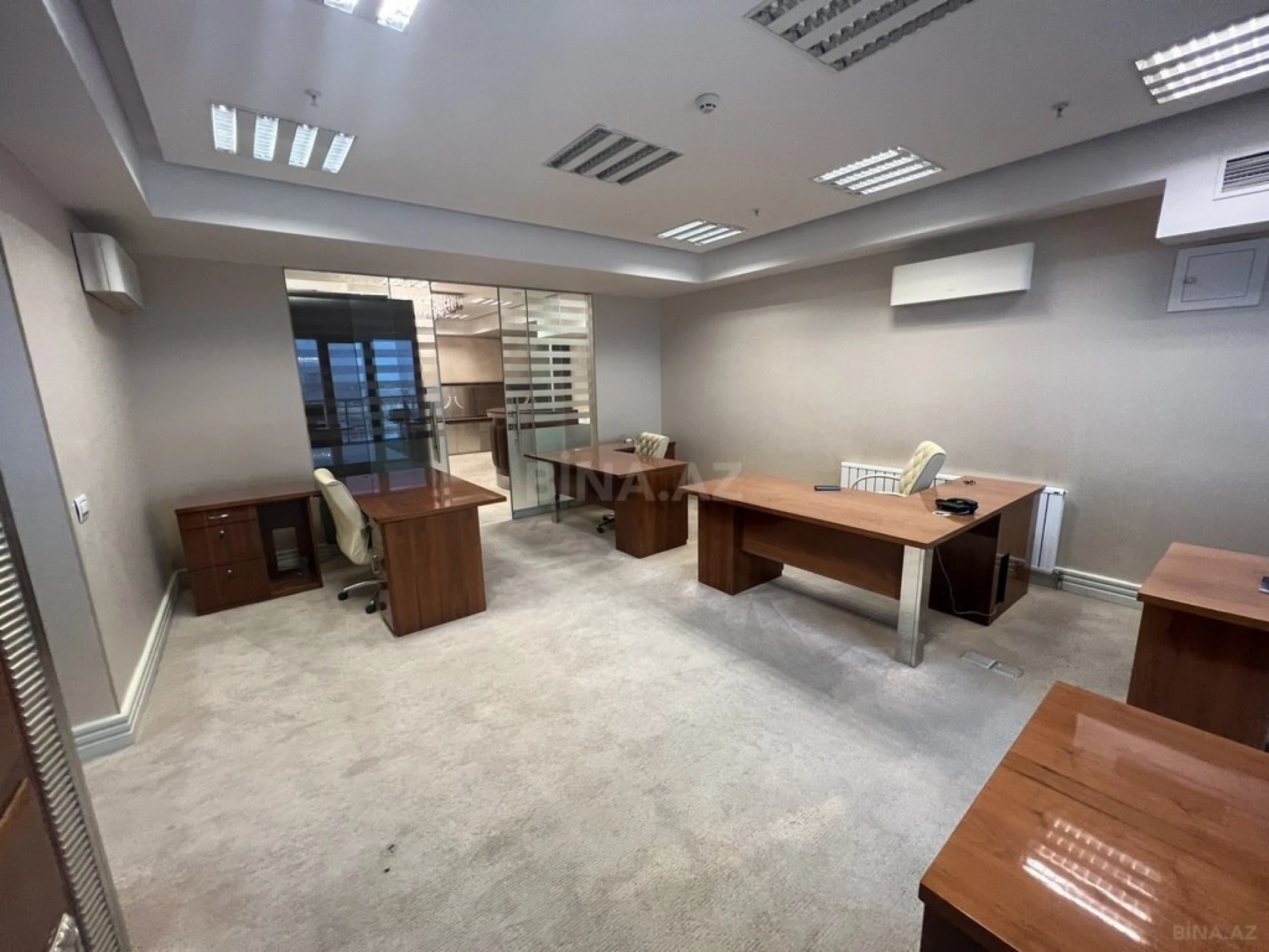 Satılır 4 otaqlı ofis 185 m²