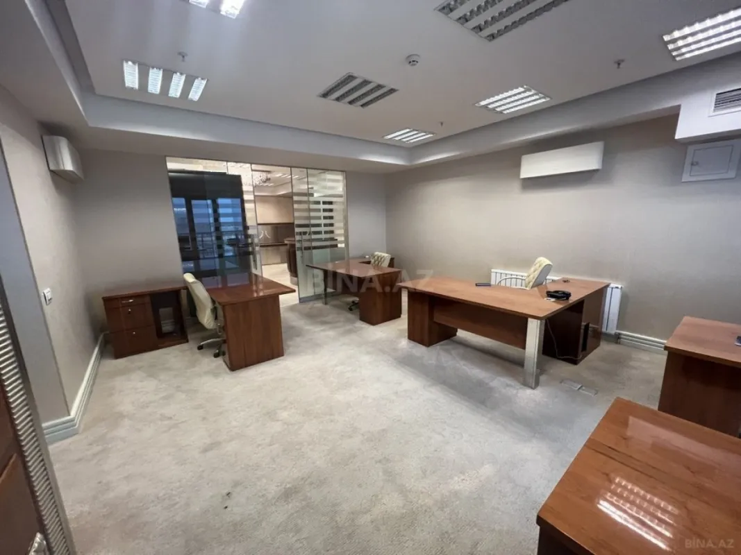 Satılır 4 otaqlı ofis 185 m²