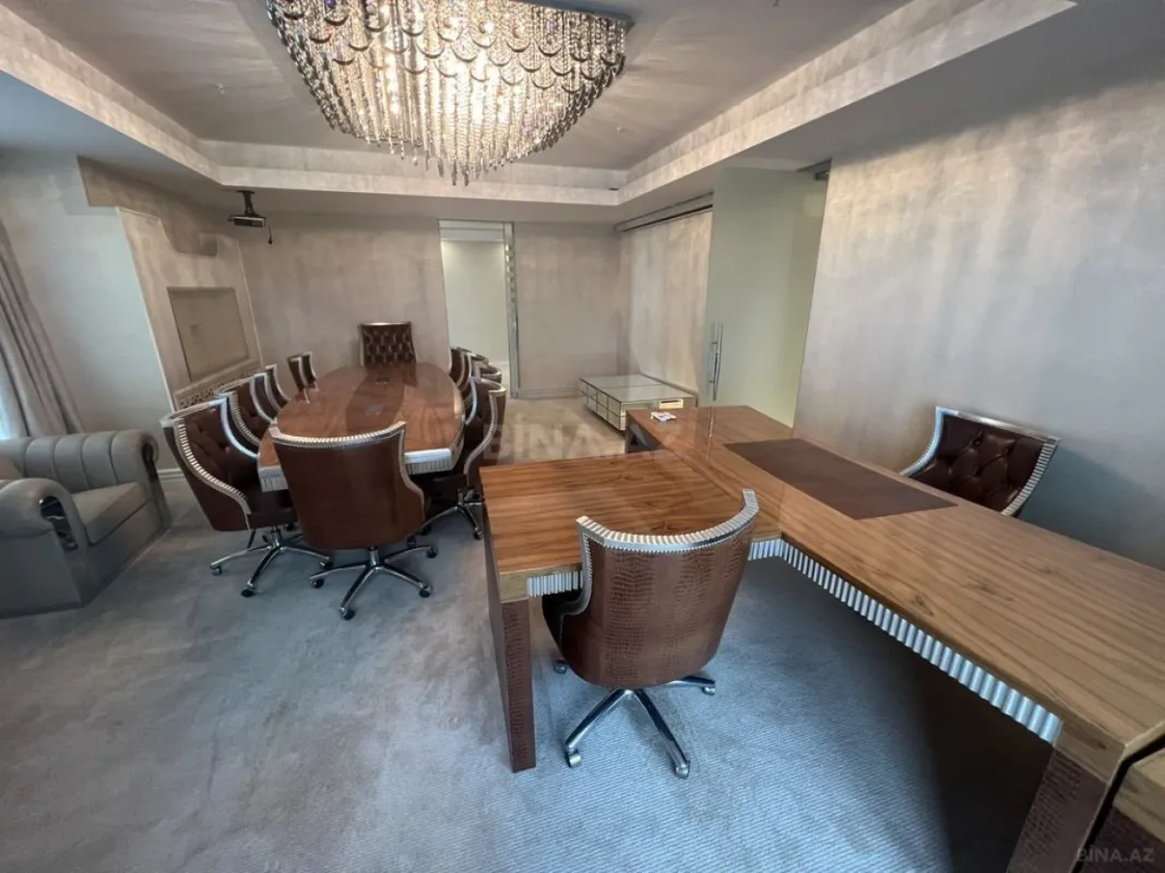 Satılır 4 otaqlı ofis 185 m²