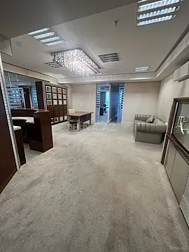 Satılır 4 otaqlı ofis 185 m²
