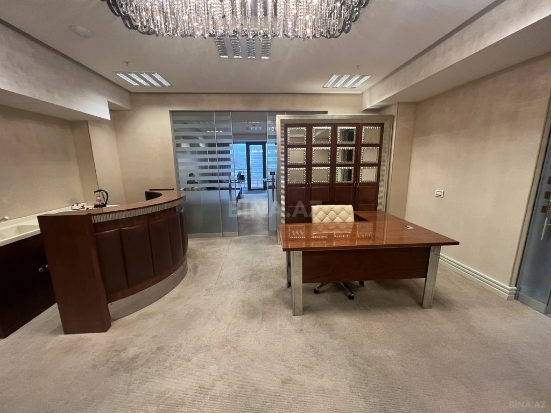 Satılır 4 otaqlı ofis 185 m²