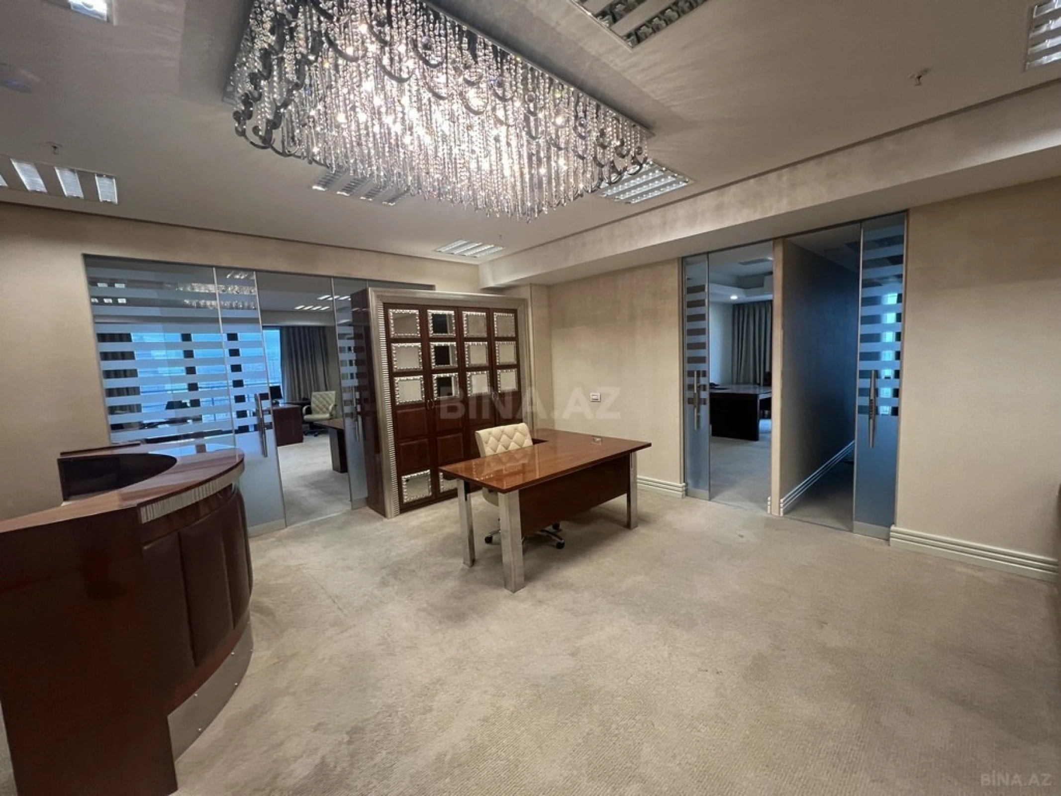 Satılır 4 otaqlı ofis 185 m²