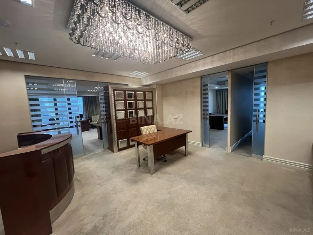 Satılır 4 otaqlı ofis 185 m²