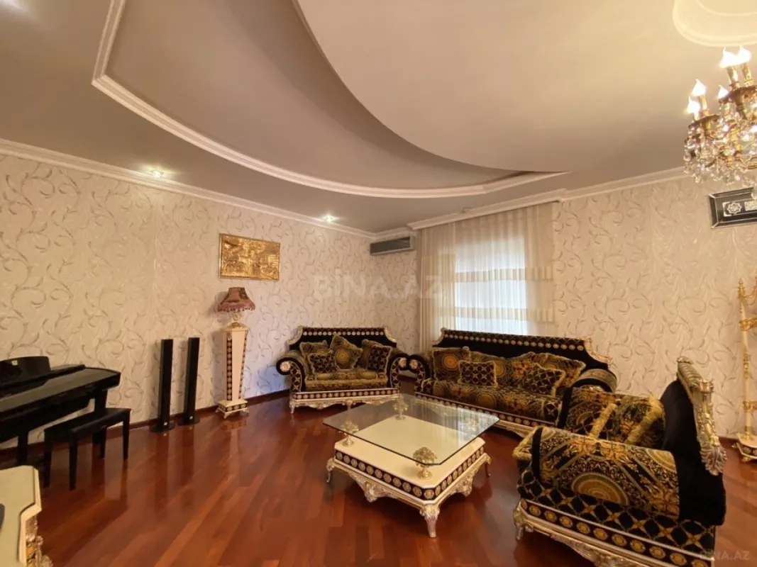 Satılır 7 otaqlı həyət evi 660 m²
