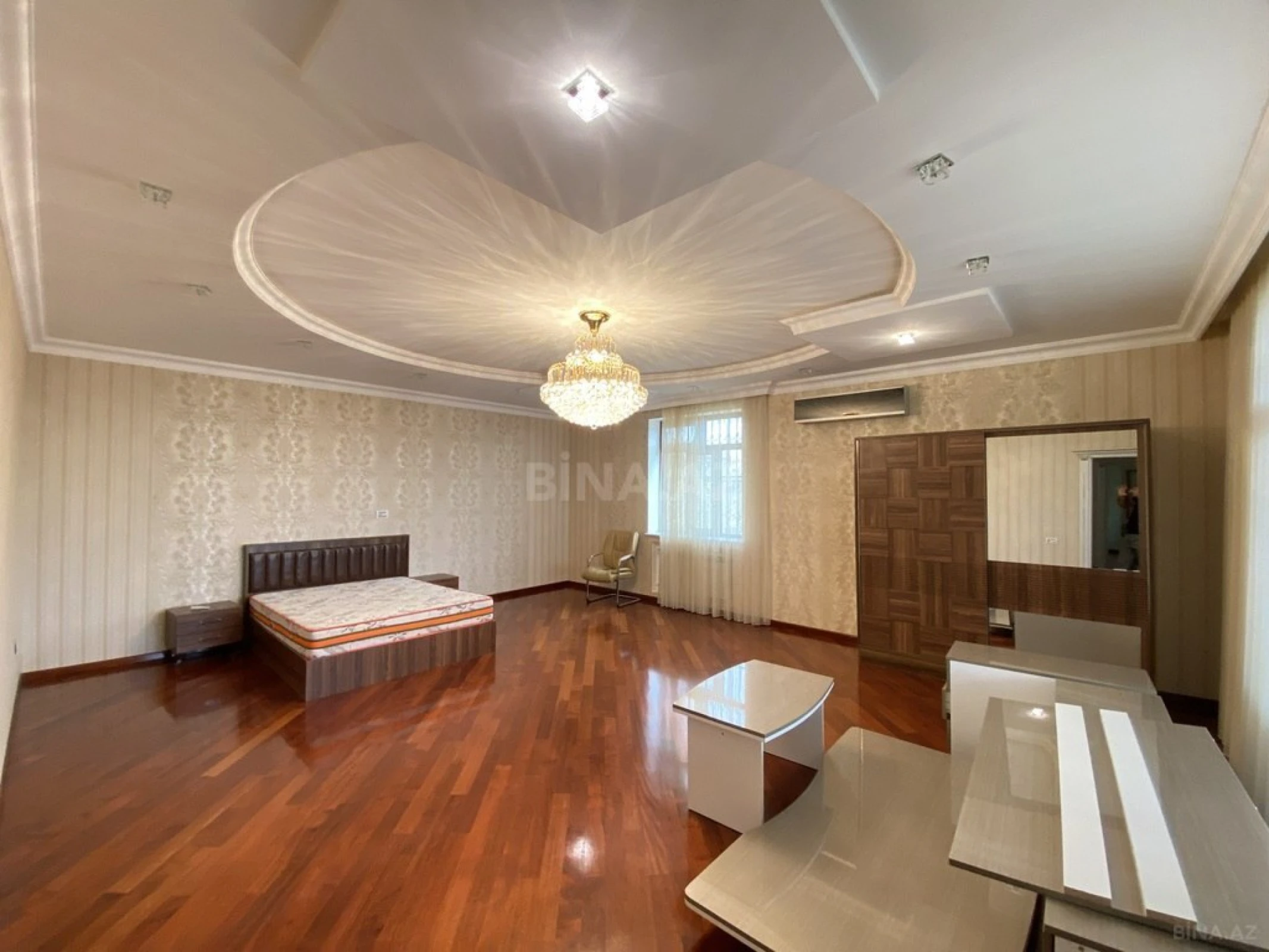 Satılır 7 otaqlı həyət evi 660 m²