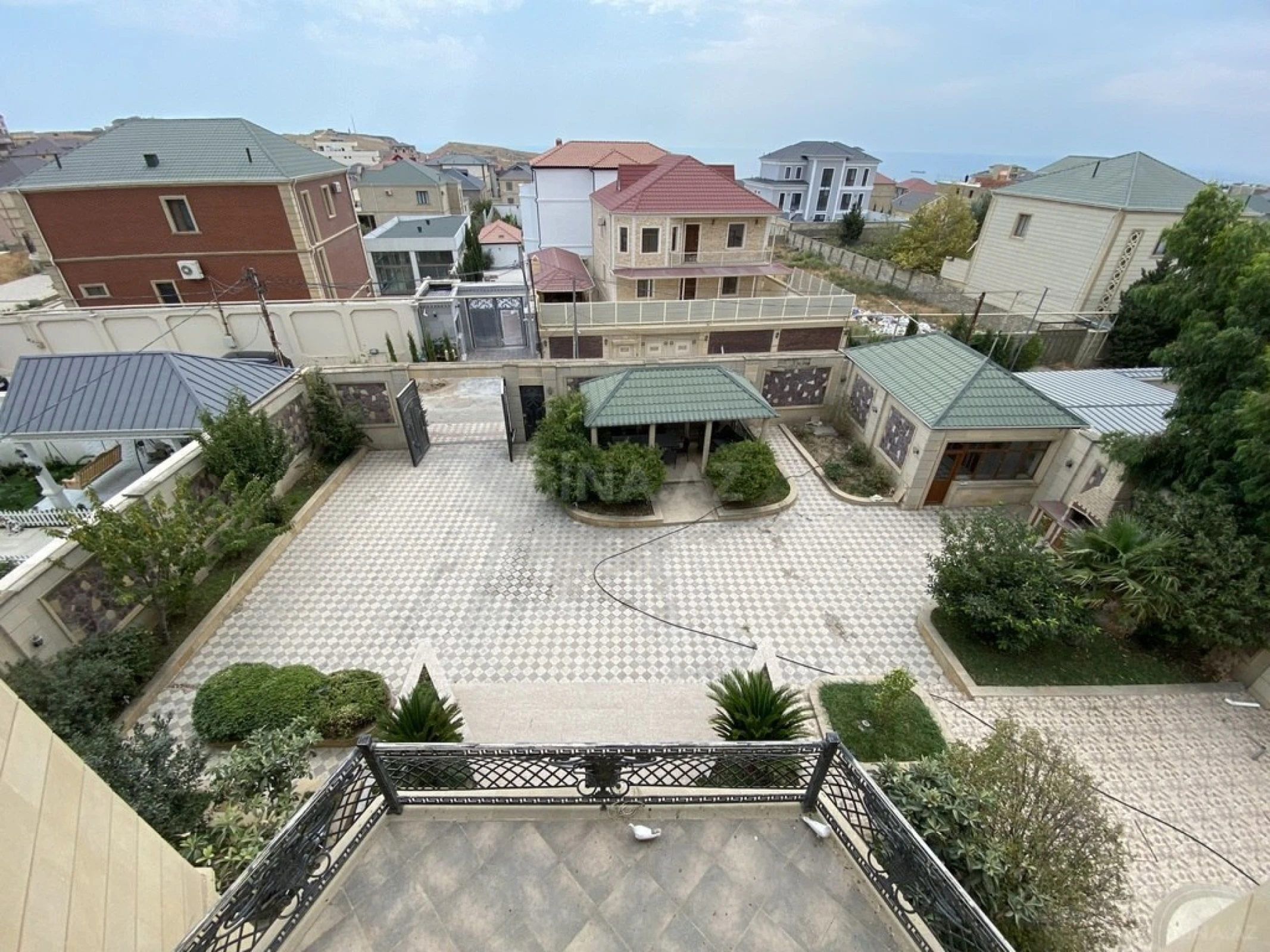 Satılır 7 otaqlı həyət evi 660 m²