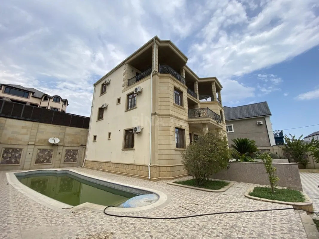 Satılır 7 otaqlı həyət evi 660 m²