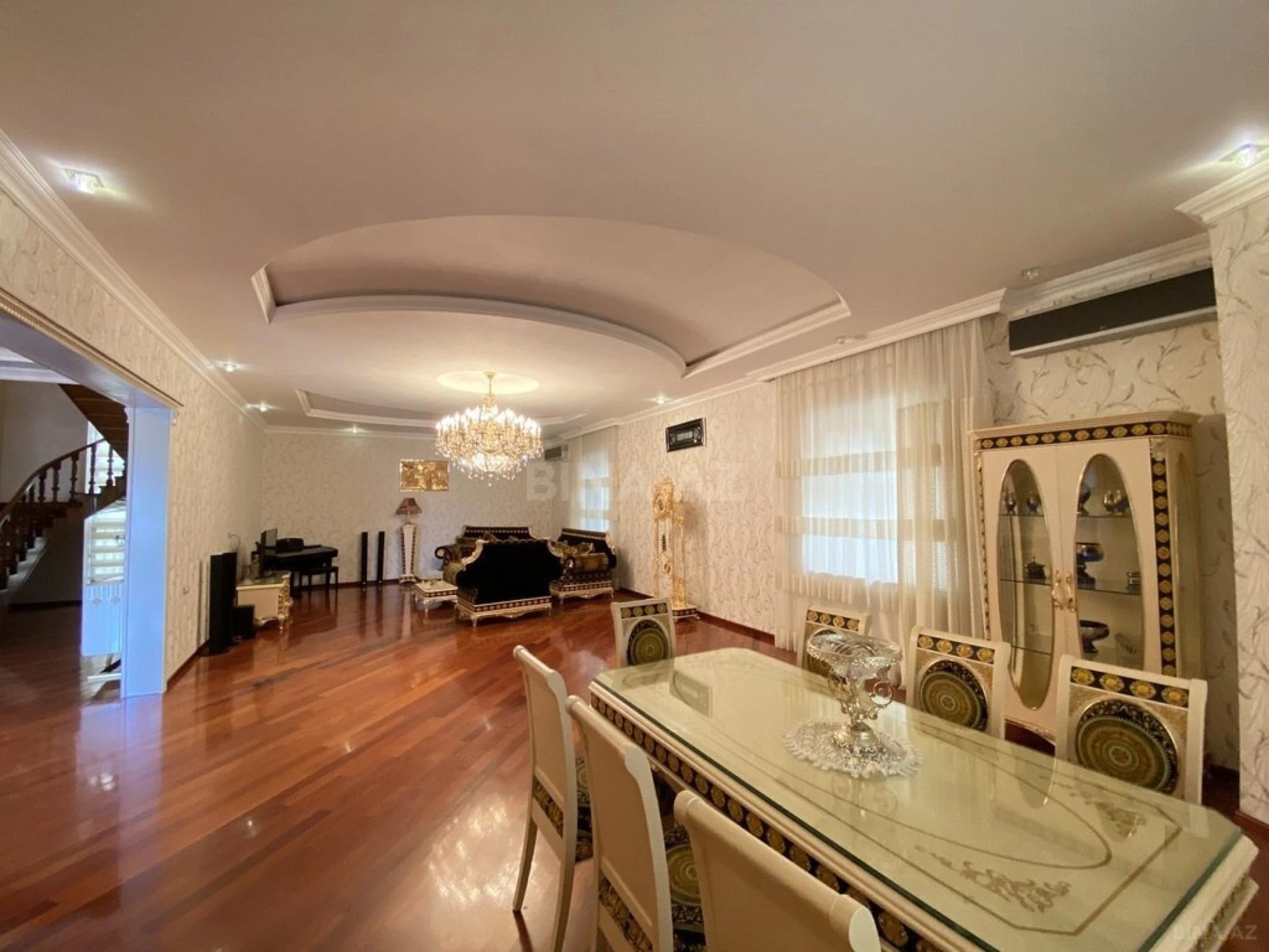 Satılır 7 otaqlı həyət evi 660 m²